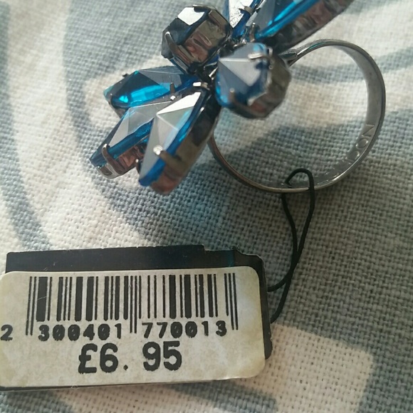 NWT Flower ring from Fenwick - Picture 3 of 4